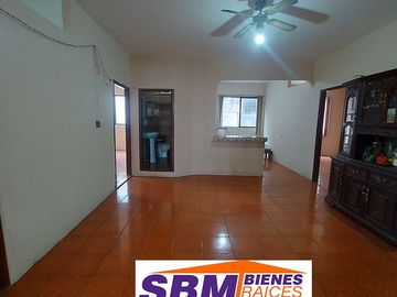 En Machala en Av. 25 de Junio y Babahoyo se Vende Casa Rentera Comercial con 2 Locales Comerciales y 3 Departamentos