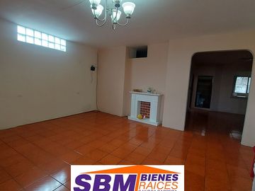 En Machala en Av. 25 de Junio y Babahoyo se Vende Casa Rentera Comercial con 2 Locales Comerciales y 3 Departamentos