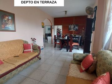 En Machala en Av. 25 de Junio y Babahoyo se Vende Casa Rentera Comercial con 2 Locales Comerciales y 3 Departamentos