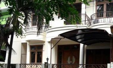 rumah klasik terawat siap pakai