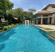 Urgent Sale/Rent Large pool villa along bts Prakanong