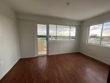 Neuville Townhomes-Astrid Regular