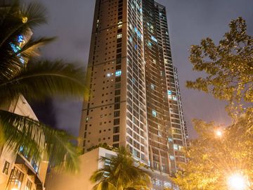 For Sale : 3 Bedroom Penthouse in BGC Taguig - 8 Forbes Town Residences