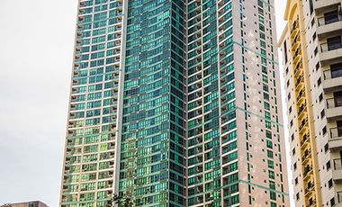 For Lease/Rent 2 bedroom with balcony facing Golf Course - near Burgos Circle/Forbestown BGC