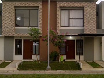 Dijual rumah bebas banjir lokasi strategis di premier serenity bekasi timur