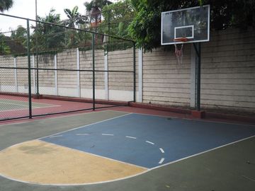 spesialis apartement hamptons park 4 bedroom