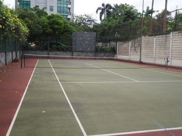 spesialis apartement hamptons park 4 bedroom