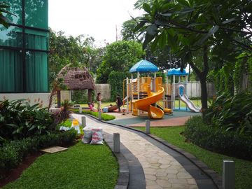 spesialis apartement hamptons park 4 bedroom