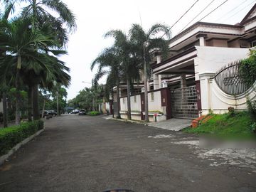 Rumah di Villa Cibubur Indah. Full renovasi, SHM, luas tanah 900