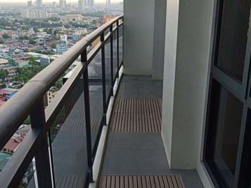Move-In Ready Studio with Balcony & Parking in Makati CBD