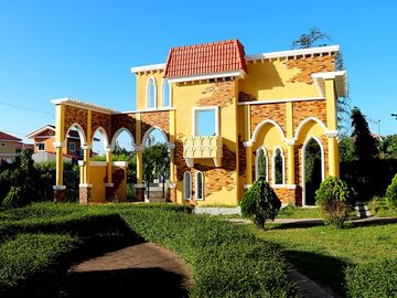 Gisella Single Detached Italian House -Two Storey  4 Bedroom 2 Toilet and Bath